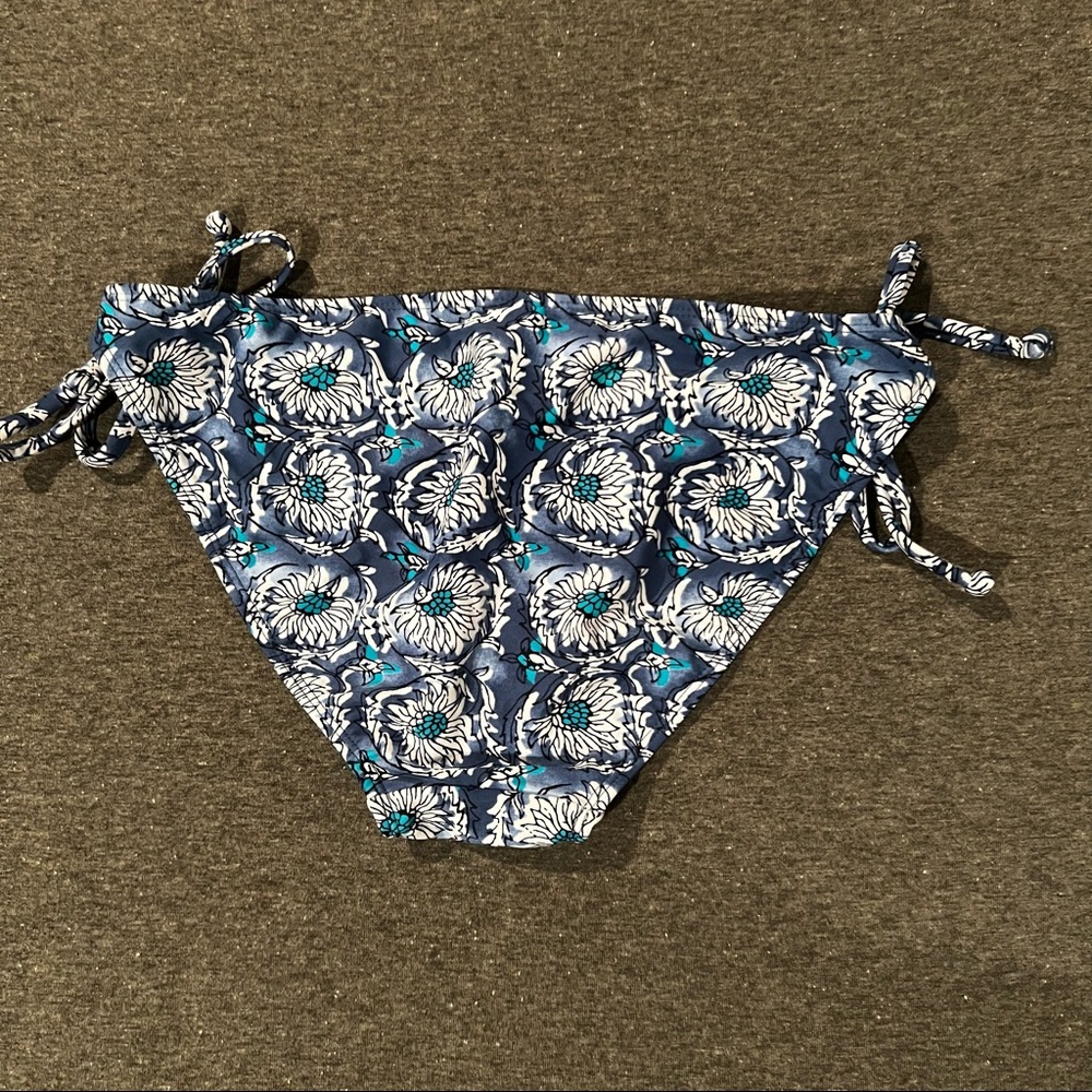String Bikini Top and Bottom - Picture 6 of 7
